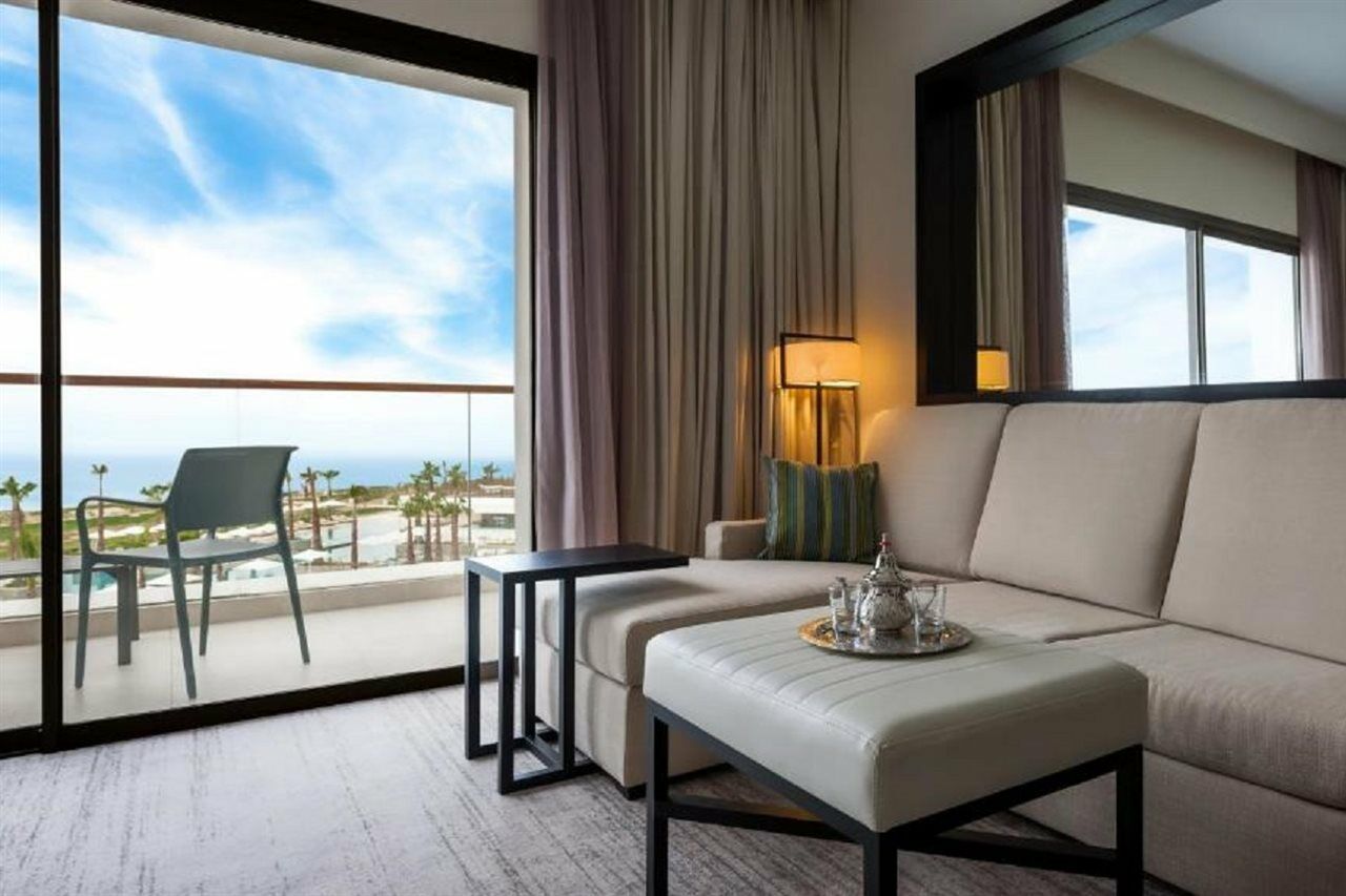 Hyatt Place Taghazout Bay Екстериор снимка A suite at the Hilton San Diego Bayfront